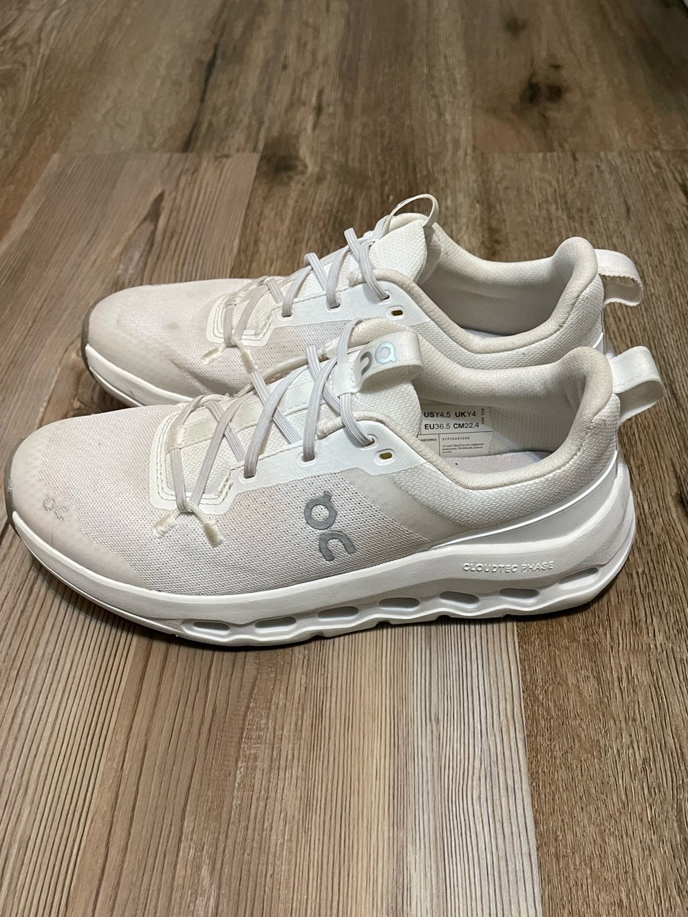 On Running White Cloudleap Performance Sneakers boys 4.5